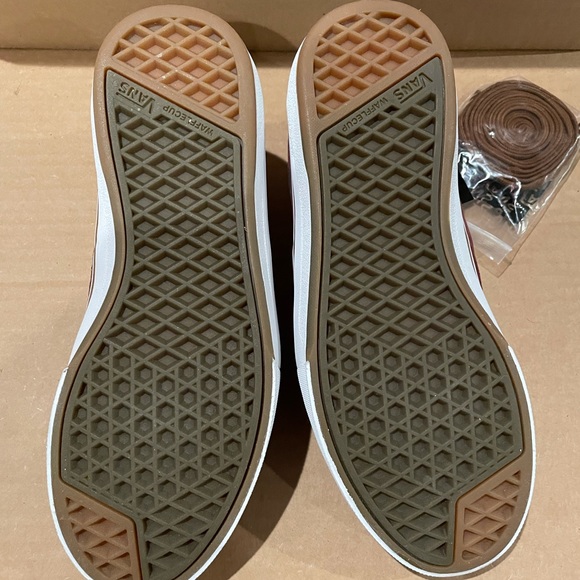 Vans Low Tops Size 6.5 Men's NEW IN BOX - Picture 3 of 5